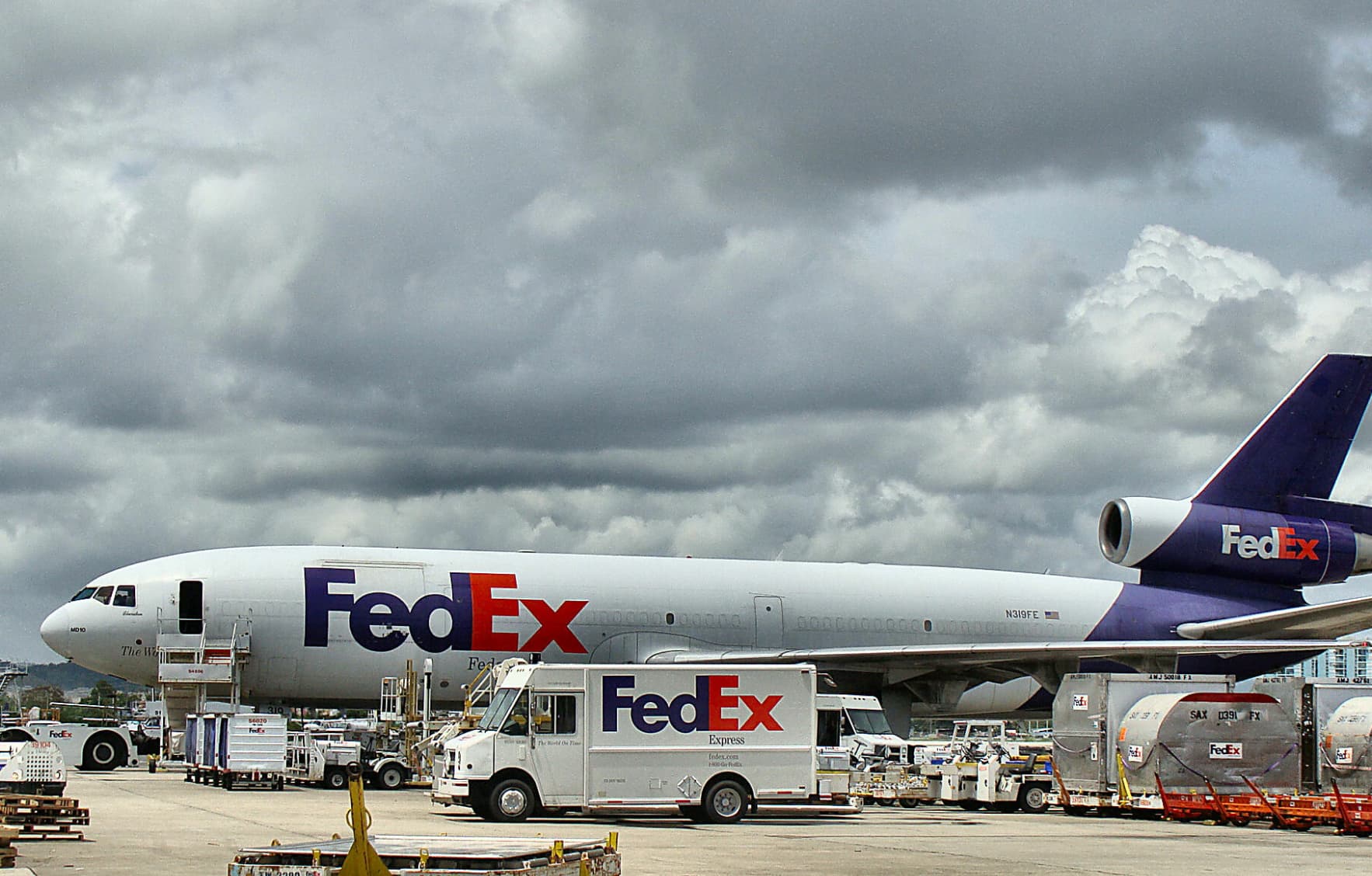 fedex company - FedEx MD10 The Won FedEx Fed The Tim FedEx Express fedex.com Hgf N319FE Radia Amj 50018 F FedEx Sax 0391 FedEx Fx